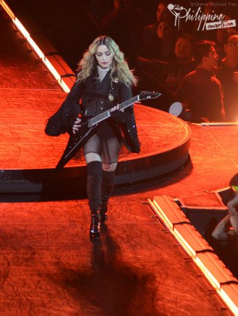 madonna-guitar-rebel-heart