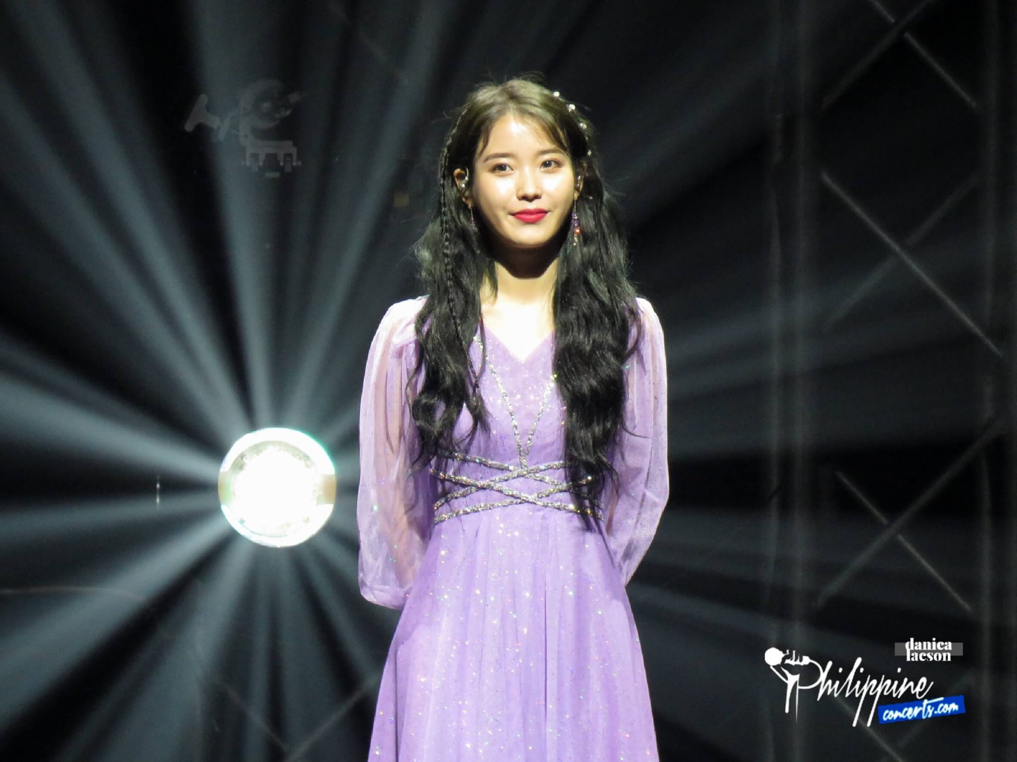 IU Meets MAAENAs On A Friday In Her “Blueming” Debut On PH Concert