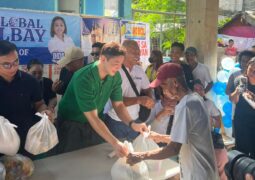 Korean Actor Kim Ji Soo Joins Relief Operations in Tabaco City