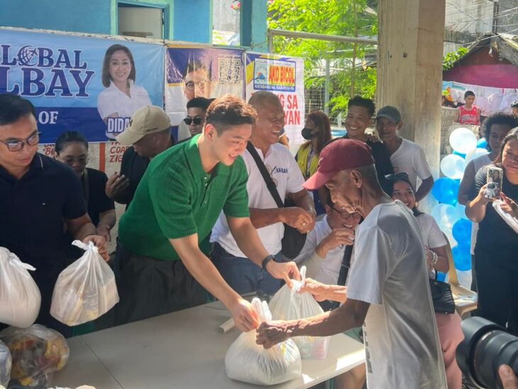 Korean Actor Kim Ji Soo Joins Relief Operations in Tabaco City